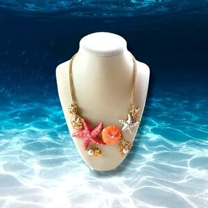 NWOT Stunning Gold Tone Ocean Theme Starfish Charm Statement Necklace